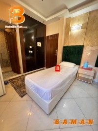 اتاق یک تخته با ظرفیت یک نفر