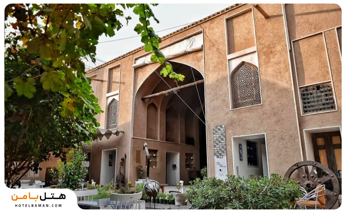 تصویر کافه حیاط اصفهان