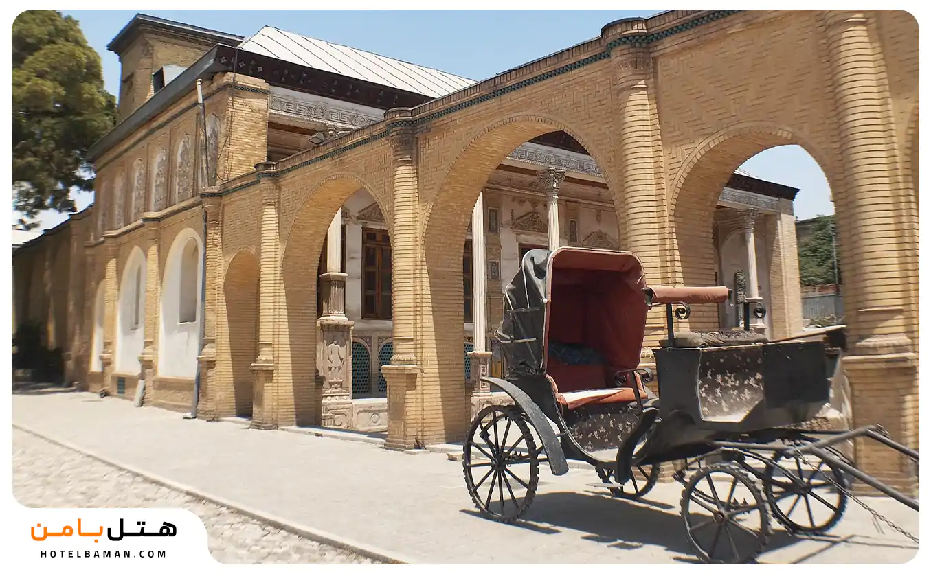 عکس عمارت سر در کالسکه رو عمارت مسعودیه تهران
