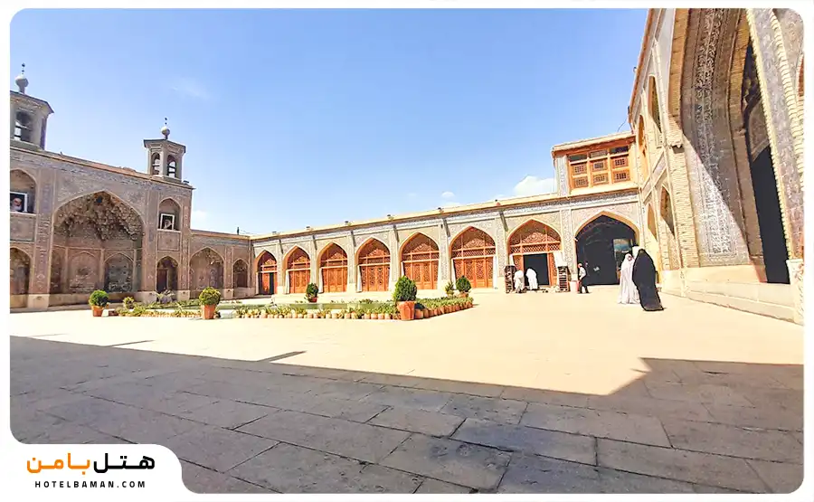 حیاط مسجد نصیرالملک شیراز