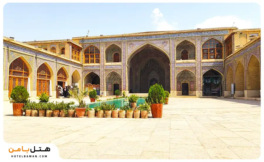 حیاط مسجد نصیرالملک شیراز
