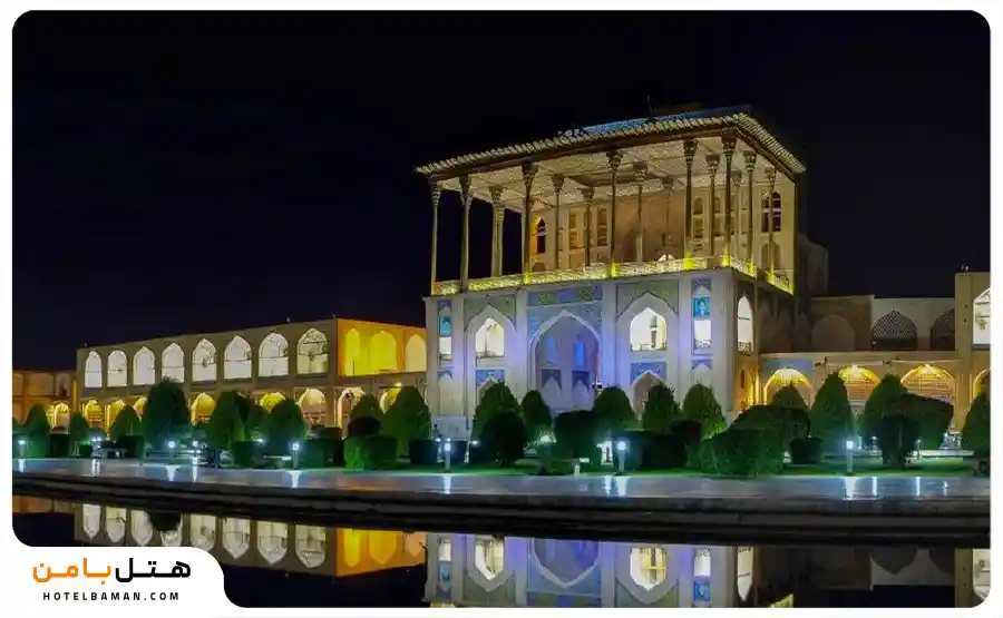 تصویر نمای بیرونی کاخ عالی قاپو اصفهان