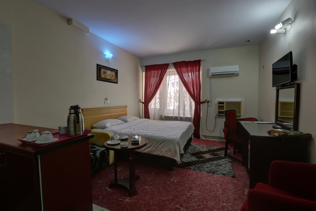 هتل جهانگردی لار
