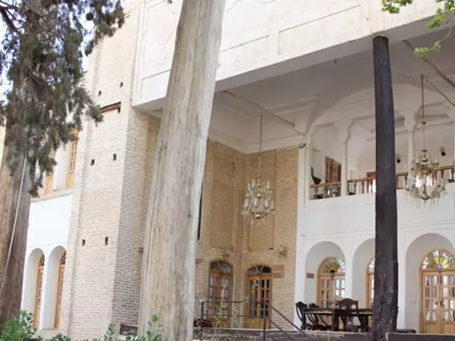 هتل باغ سنتی متولی باشی ماهان