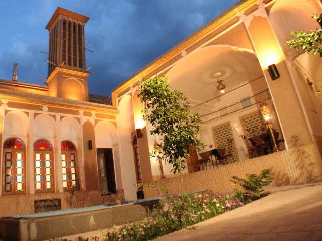 هتل باغ مرشد یزد