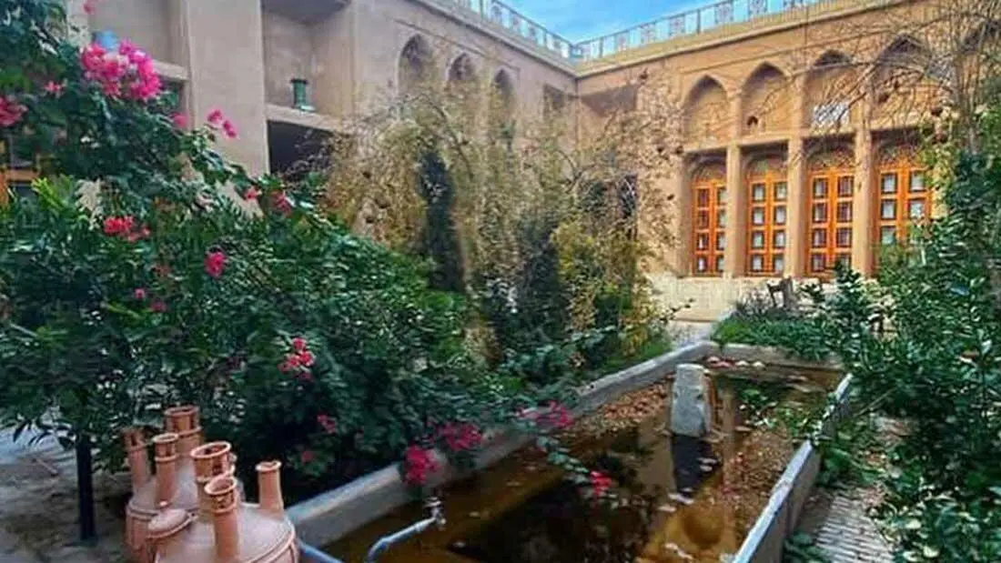 اقامتگاه بومگردی شعرباف یزد