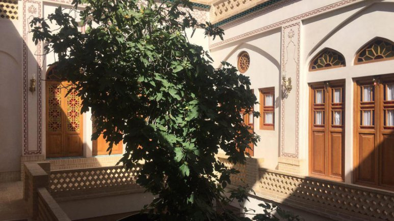 اقامتگاه سنتی نه چم کاشان