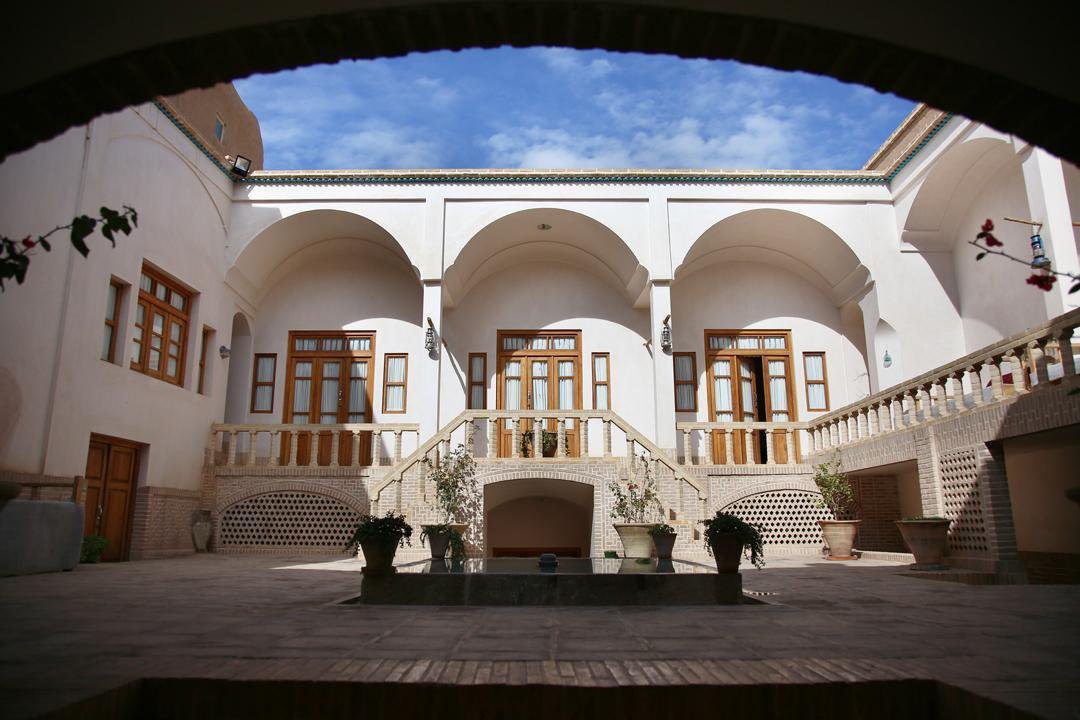 اقامتگاه سنتی کاشانه روشن