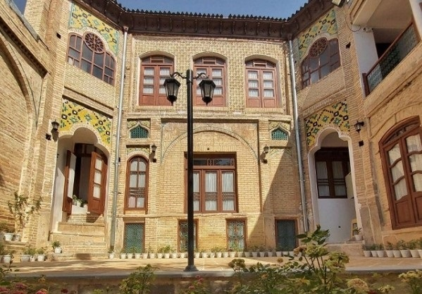 اقامتگاه سنتی عمارت بامگاه کرمانشاه