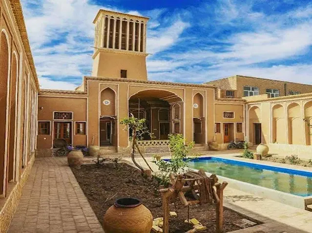 اقامتگاه بومگردی عطار میبد
