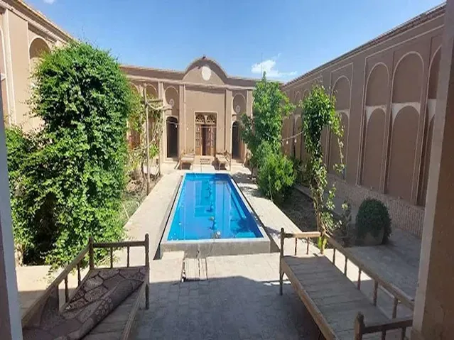 اقامتگاه بومگردی عطار میبد