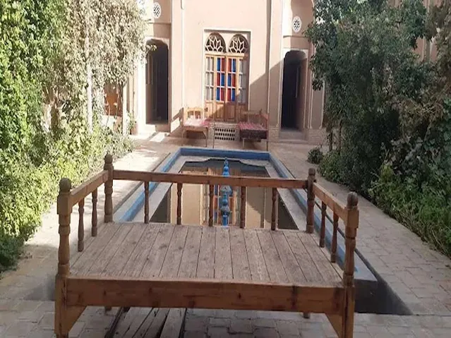 اقامتگاه بومگردی عطار میبد