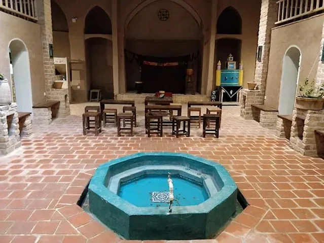 اقامتگاه بومگردی خانه عروسک کاشان