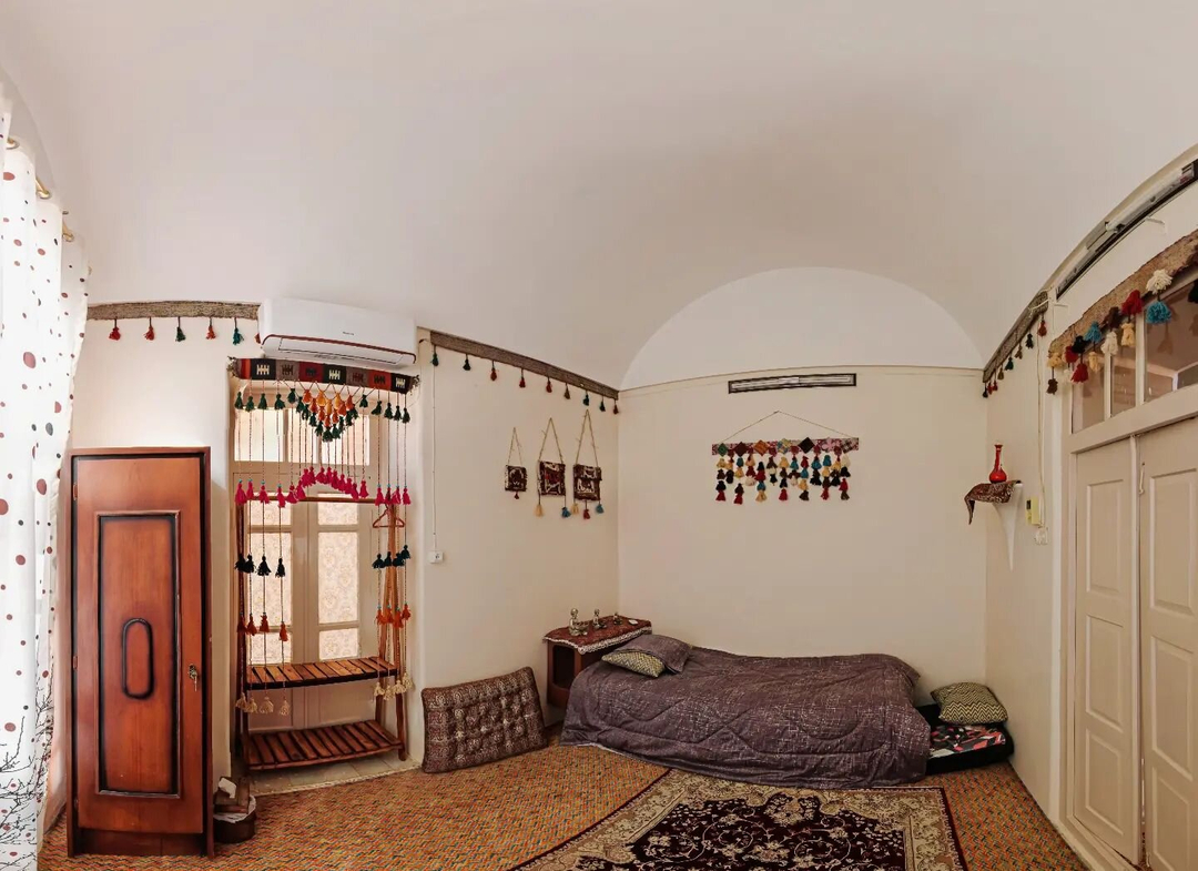 اقامتگاه بومگردی عمارت ساعتی تفت