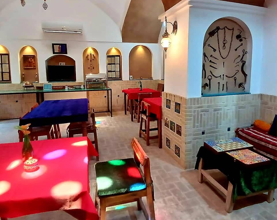 اقامتگاه سنتی آلما یزد