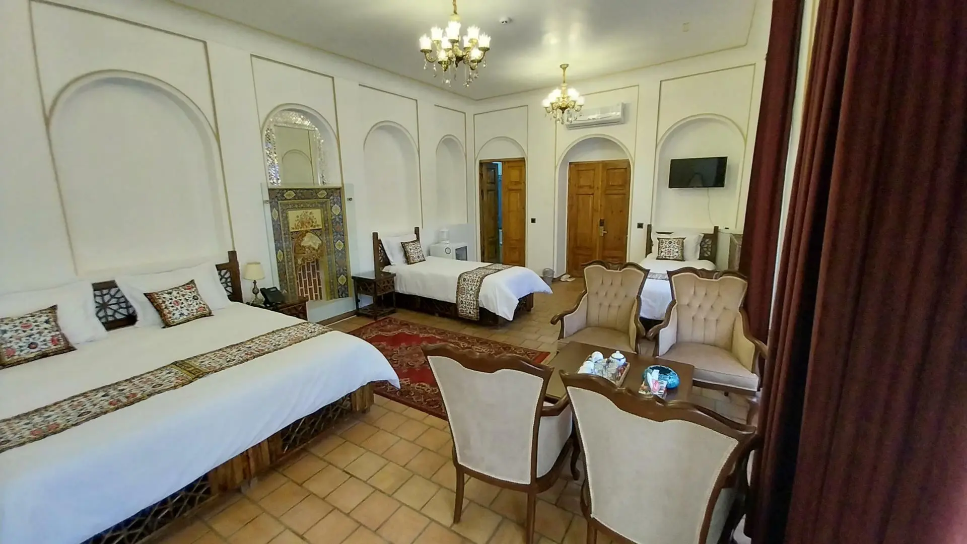 هتل بوتیک عمارت میرزا مهدی فراش باشی (سرخه ای) تبریز