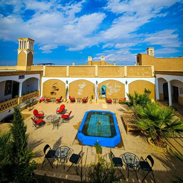 اقامتگاه بومگردی عمارت سرهنگ بادرود