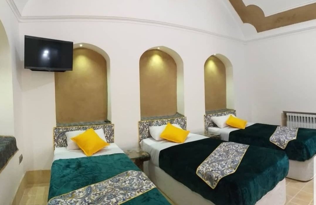 اقامتگاه سنتی باغ خوشنویس مهریز