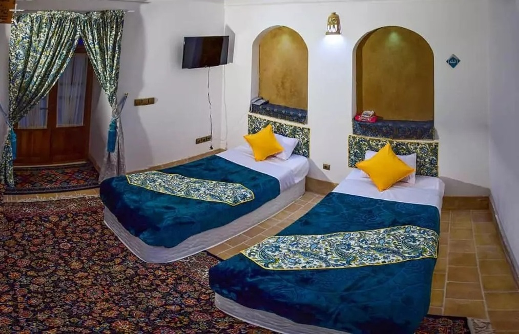 اقامتگاه سنتی باغ خوشنویس مهریز
