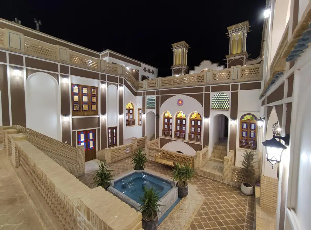 اقامتگاه سنتی عمارت شمسه آران و بیدگل