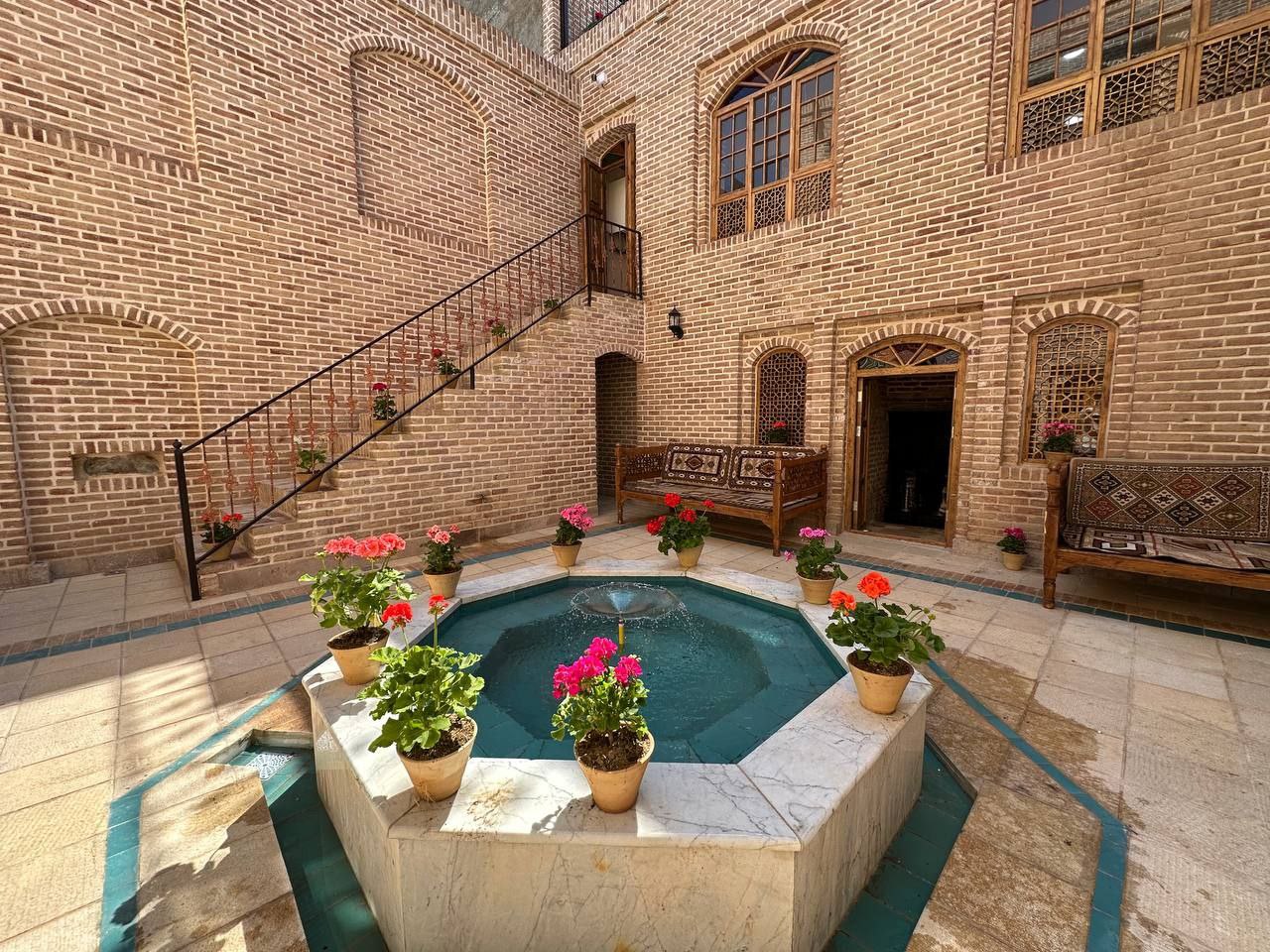 اقامتگاه سنتی خانه یار قزوین