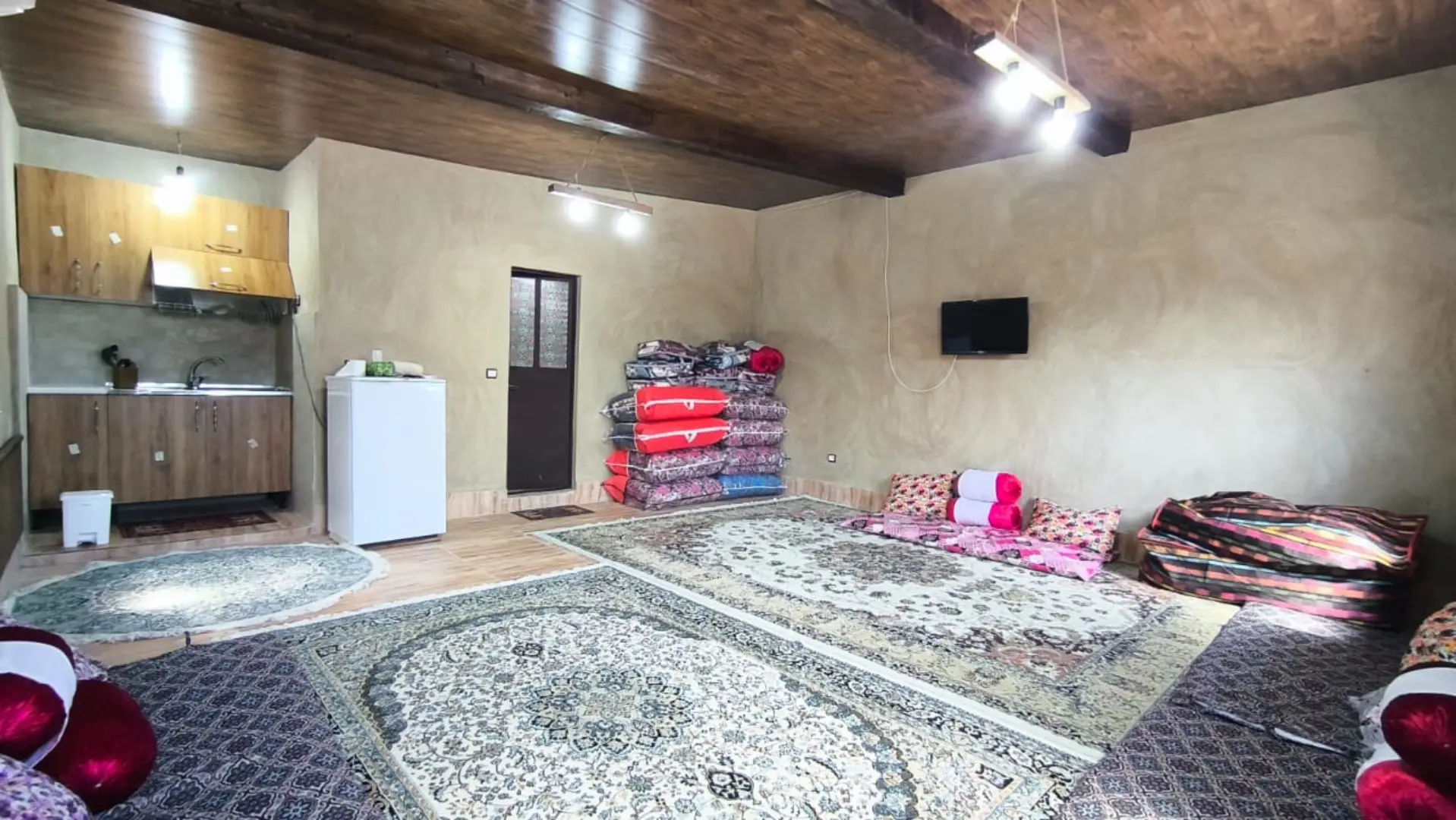 اقامتگاه بومگردی تی تی تگن ساری