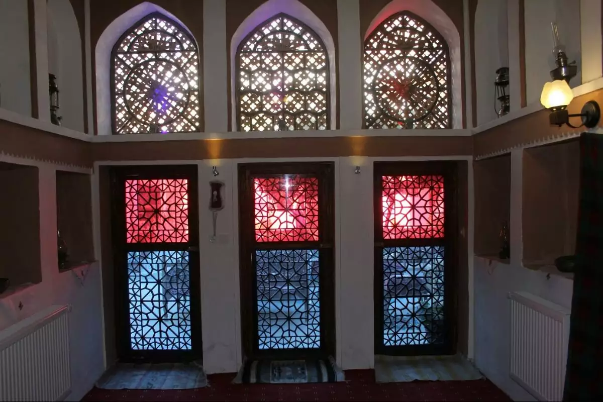 اقامتگاه سنتی سرای ایل سنگسر مهدی‌شهر