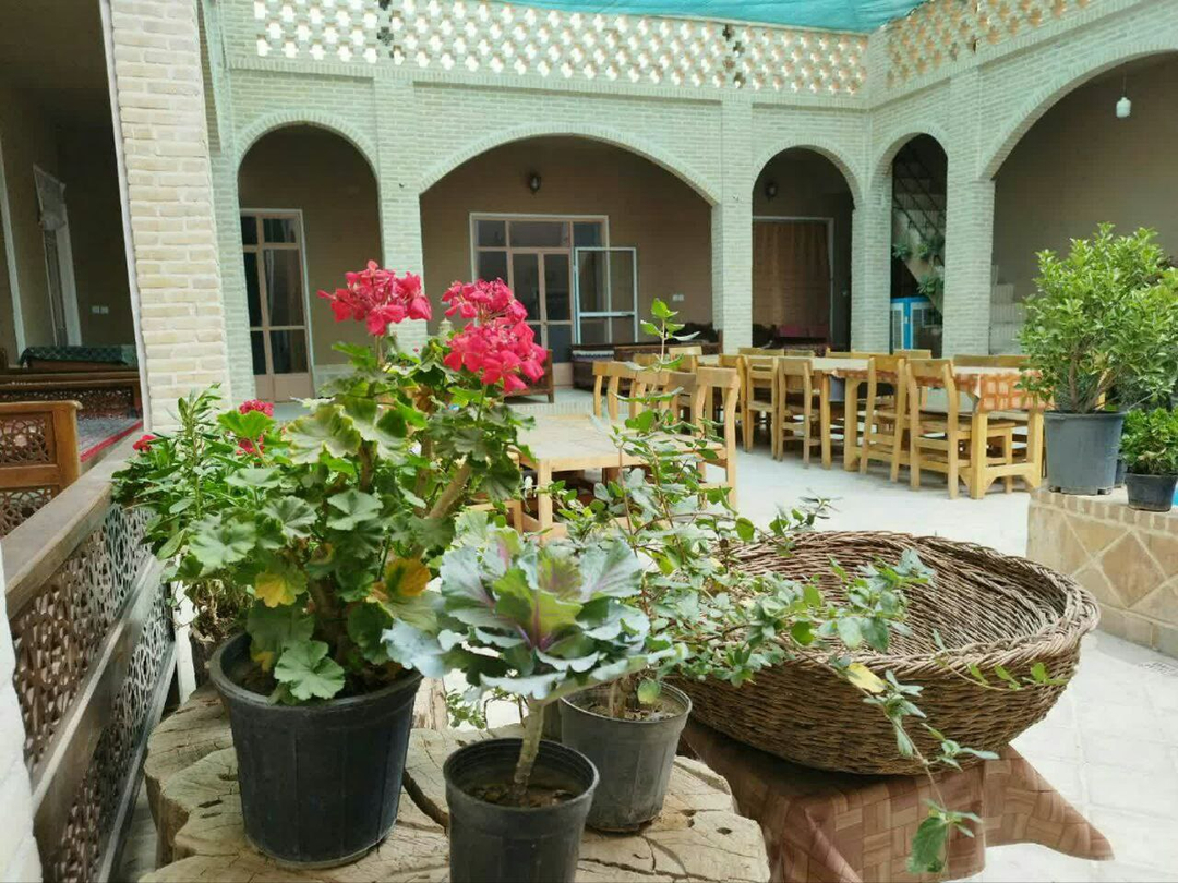 اقامتگاه بومگردی عمارت شاباز ورزنه