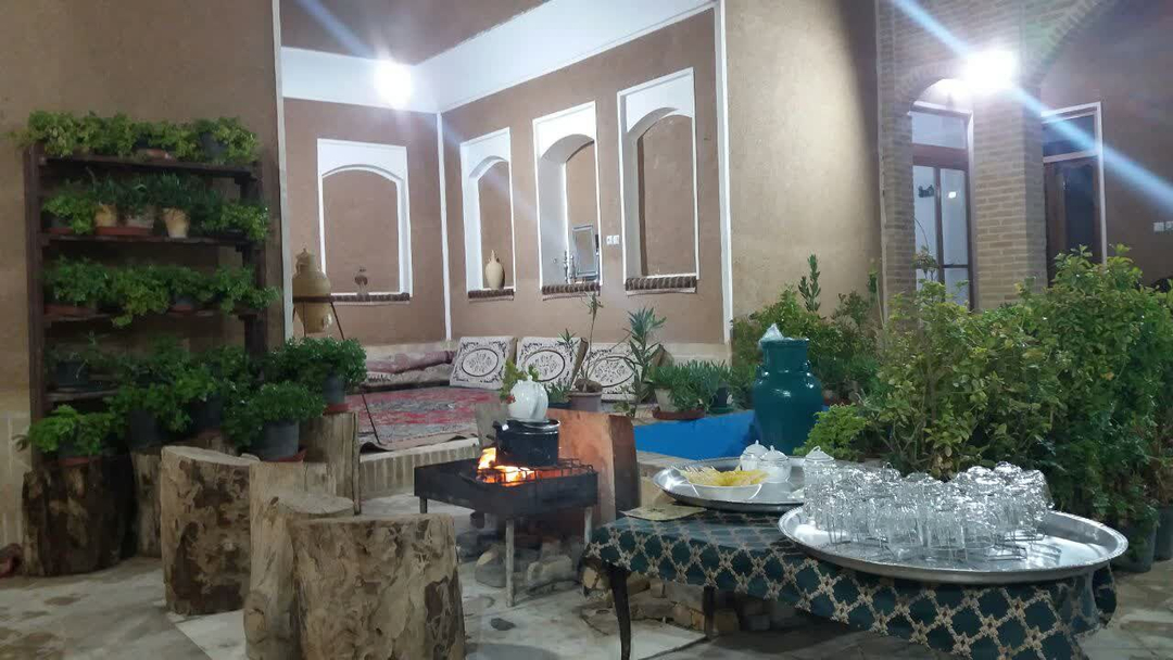 اقامتگاه بومگردی عمارت شاباز ورزنه