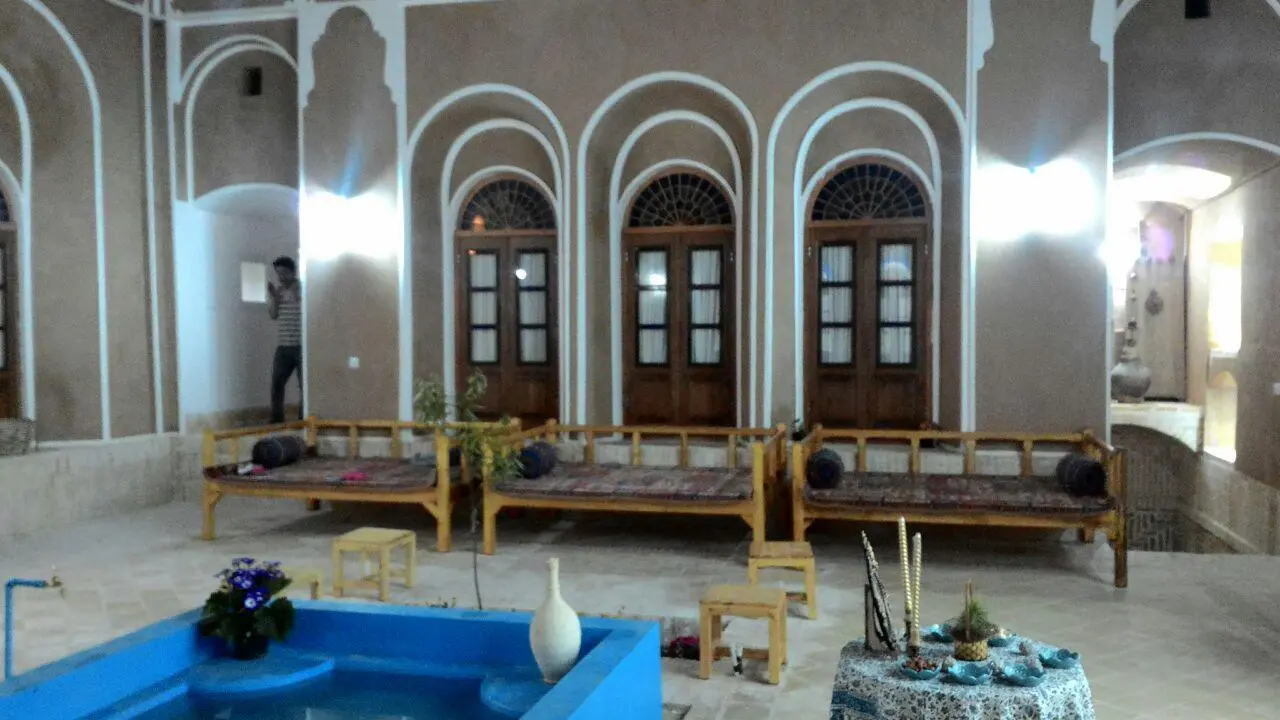 اقامتگاه بومگردی ماه بی بی اردکان