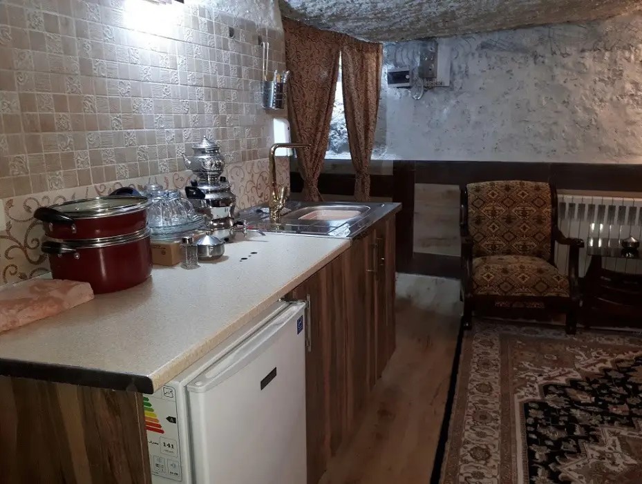 اقامتگاه بومگردی عمارت سنگی اسکو