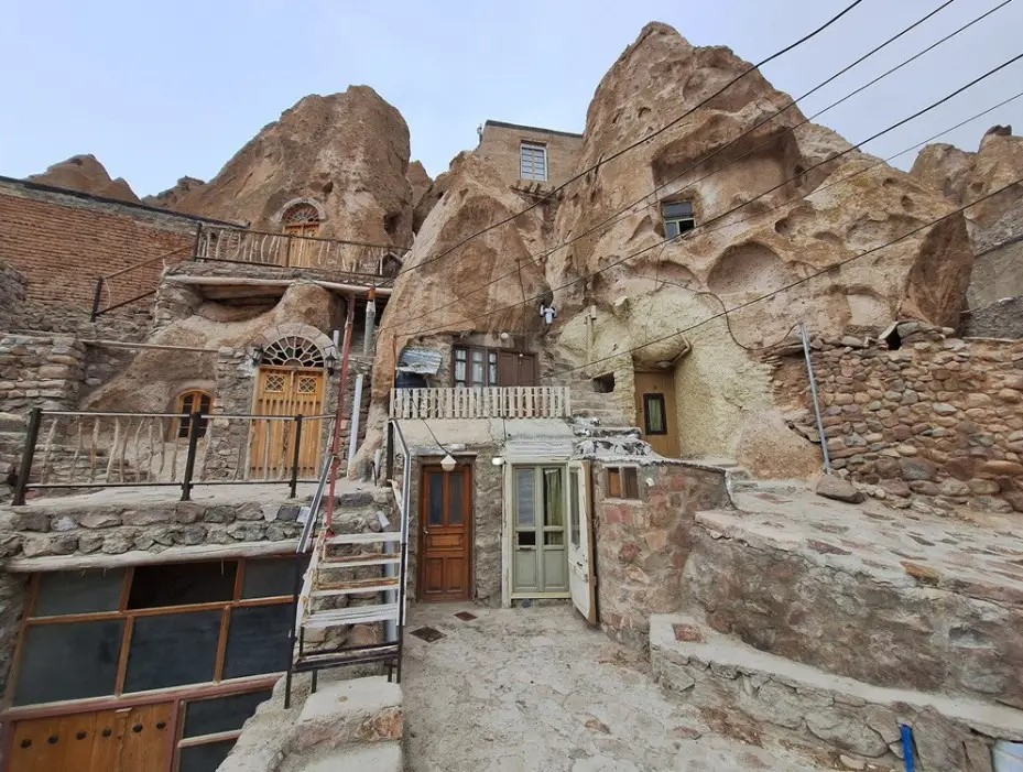 اقامتگاه بومگردی عمارت سنگی اسکو