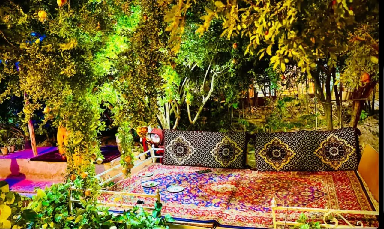 اقامتگاه بومگردی گلک بانو کاشمر