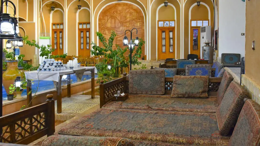 هتل سنتی گلشن میبد
