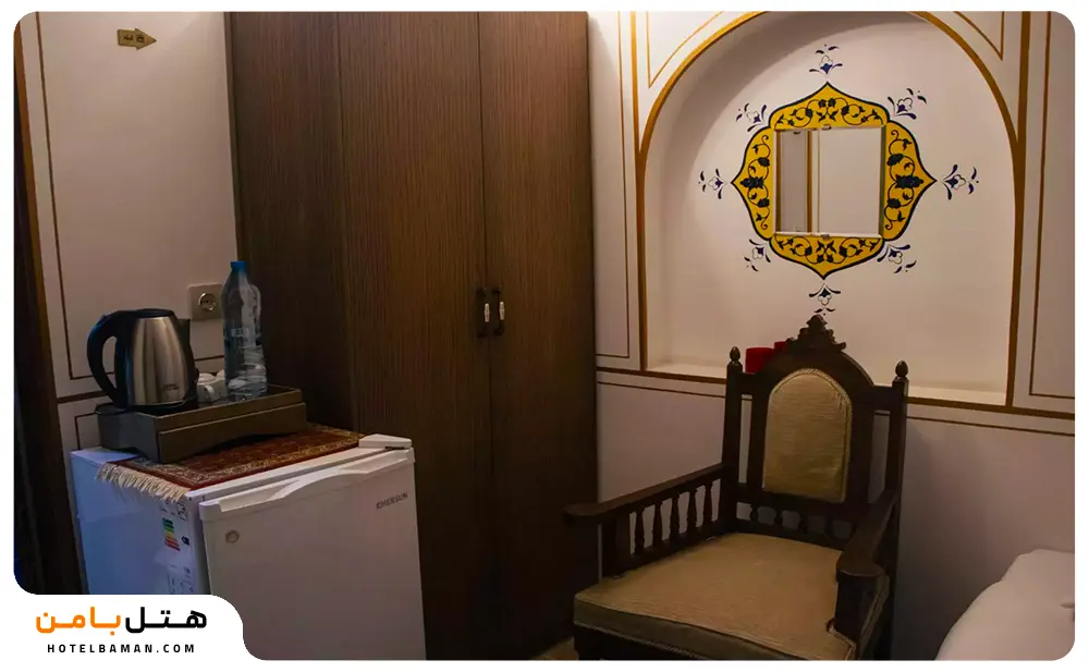 امکانات اتاق اقامتگاه سنتی عمارت طاووسیه اصفهان
