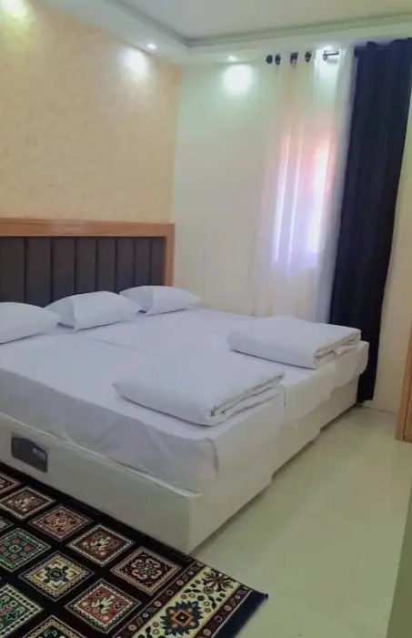 دوست آبادی ( مکبر )