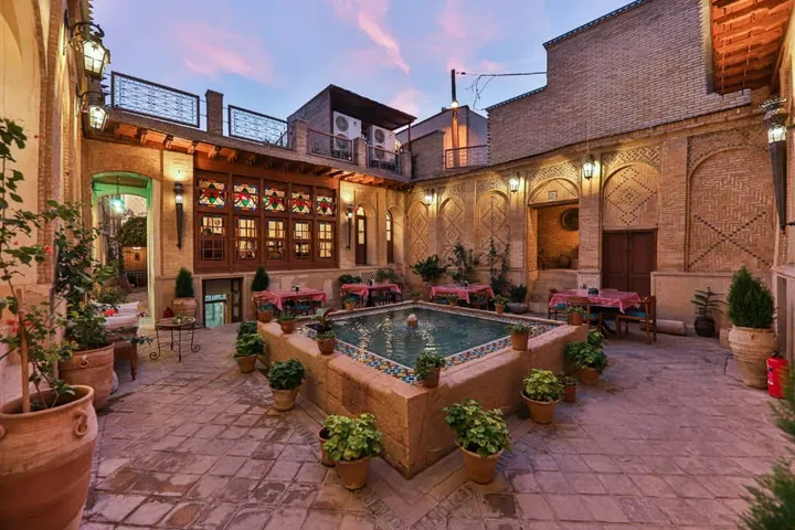 اقامتگاه سنتی عمارت سحرخیزان شیراز
