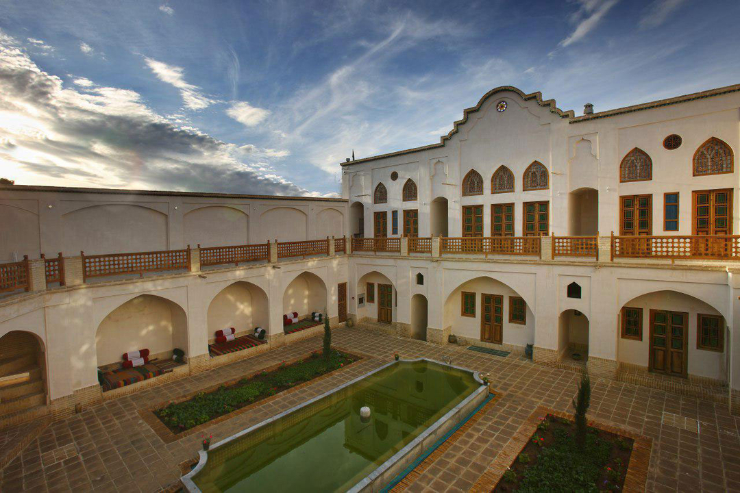 خانه ادیب