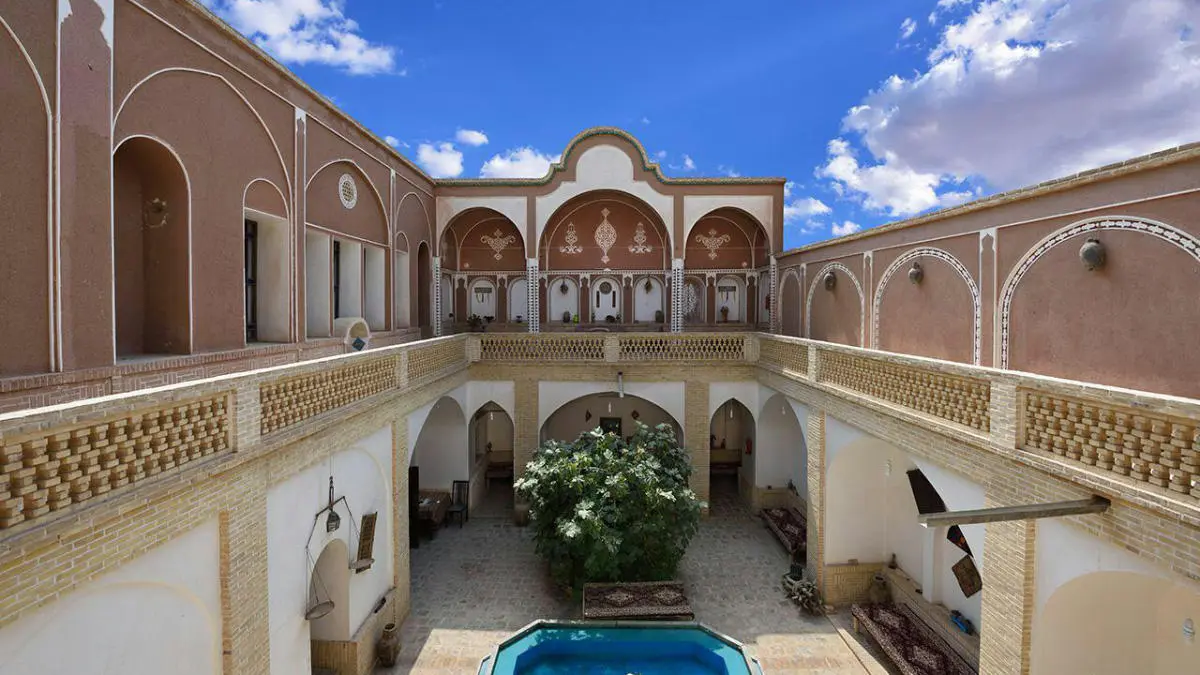 اقامتگاه سنتی صادقی کاشان