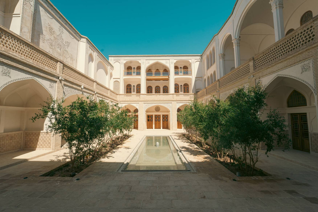اقامتگاه سنتی خانه لاجوردی کاشان
