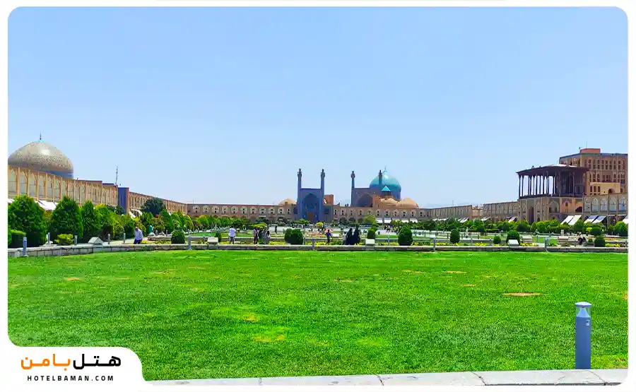 تصویر  نمای بیرونی کاخ عالی قاپو اصفهان