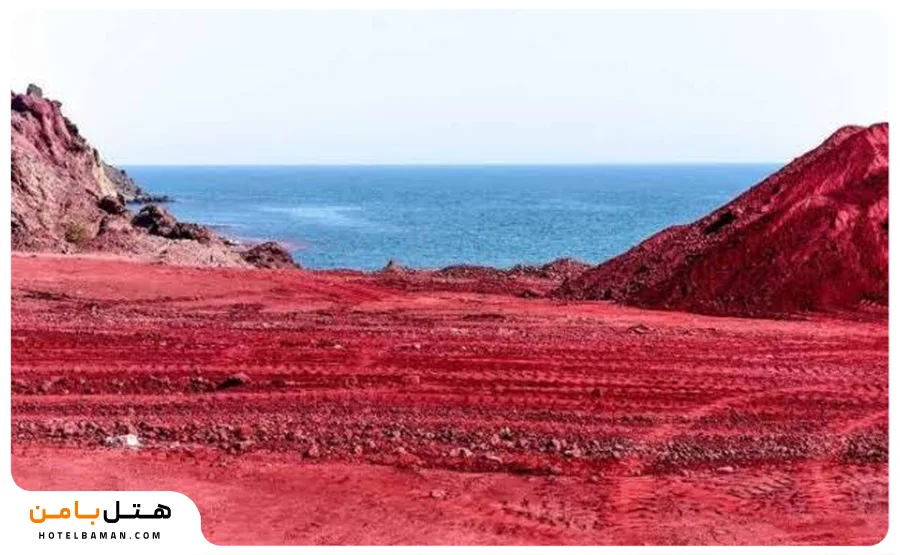 عکس از معدن خاک سرخ و فرش خاکی