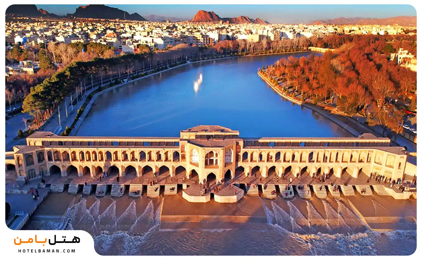 پل خواجو اصفهان در پاییز