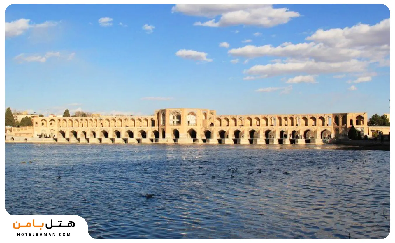 پل خواجو اصفهان در تابستان