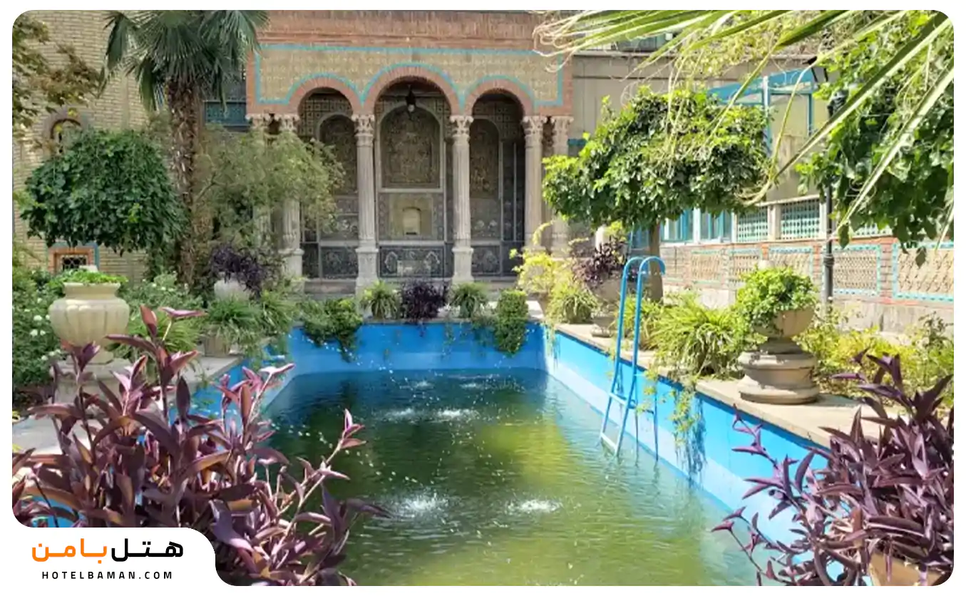 استخر و فضای مرکزی خانه مقدم تهران
