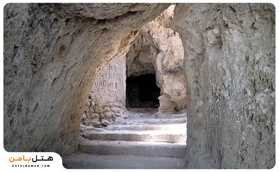 داخل غار مغان