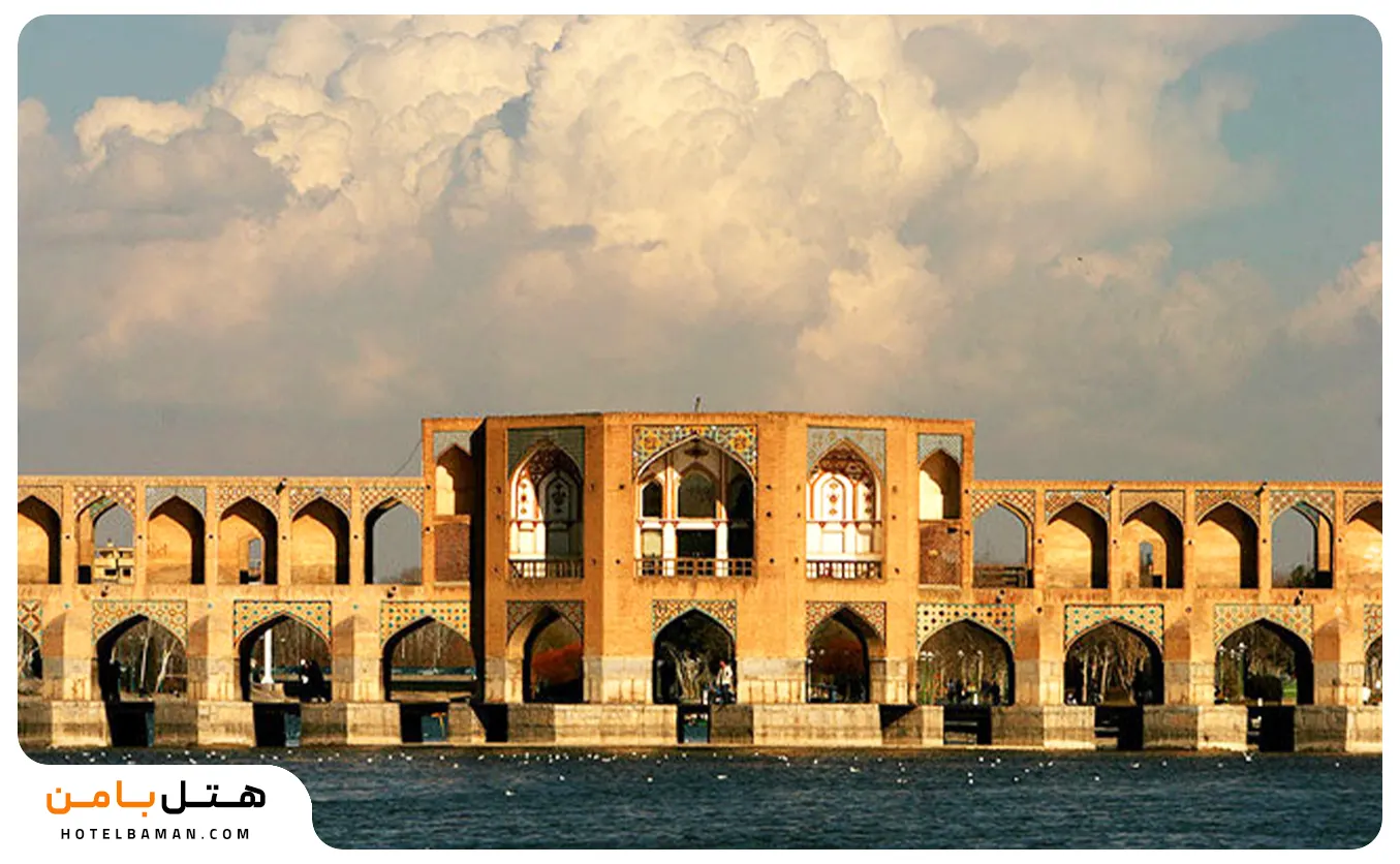 نمای نزدیک از پل خواجو اصفهان