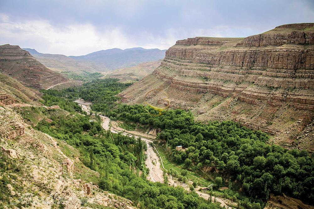 عکس دره بازخانه و چشمه کانی‌بید